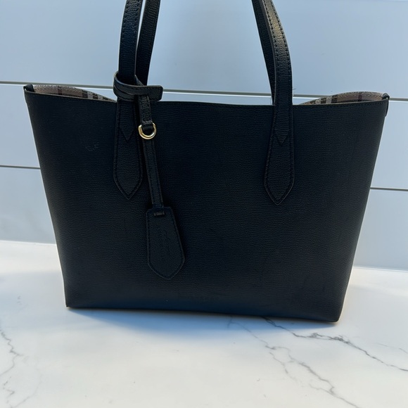 Burberry - reversible medium size tote. - Picture 1 of 4
